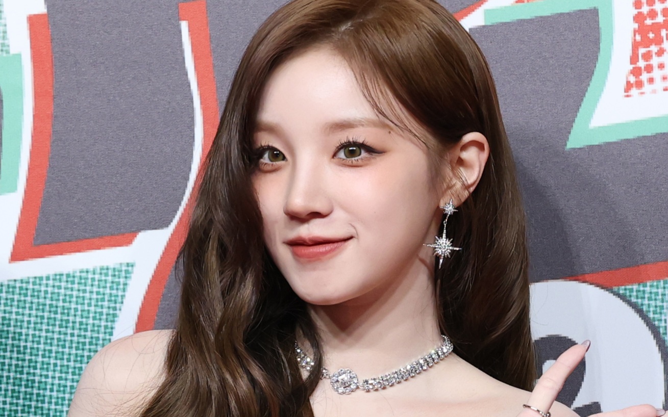 Юци из (G)I-DLE признается, почему она продлила контракт в Корее, несмотря на огромные предложения в Китае Юци из (G)I-DLE признается, почему она продлила контракт в Корее, несмотря на огромные предложения в Китае