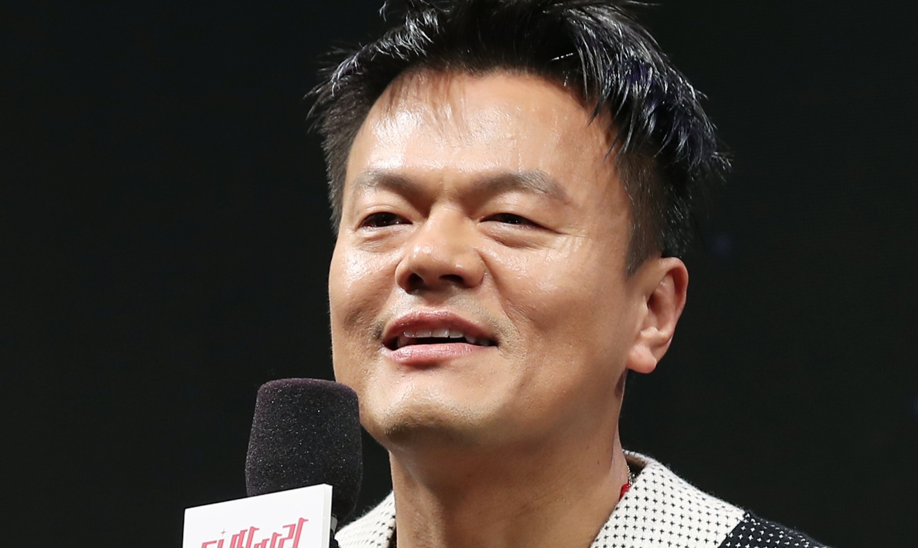 Основатель JYP Entertainment Пак Джинён скорбит о потере любимого отца в сердечном письме Основатель JYP Entertainment Пак Джинён скорбит о потере любимого отца в сердечном письме