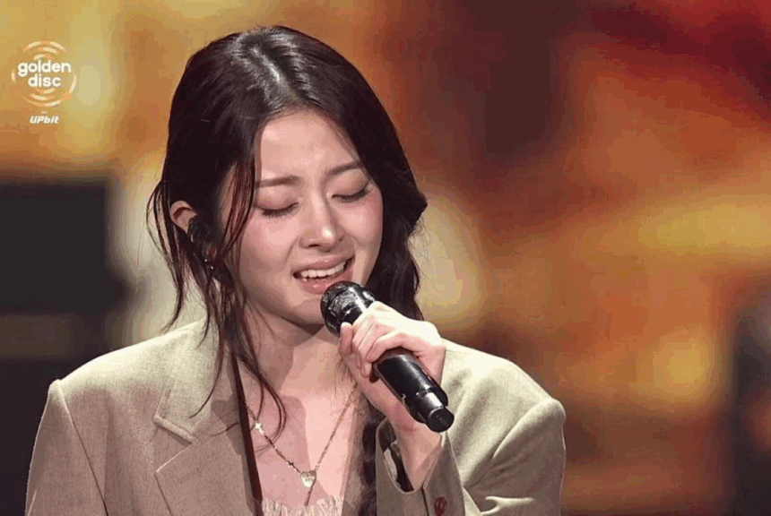 Выступление Хух Юнджин на Golden Disc Awards вызвало споры у зрителей Выступление Хух Юнджин на Golden Disc Awards вызвало споры у зрителей